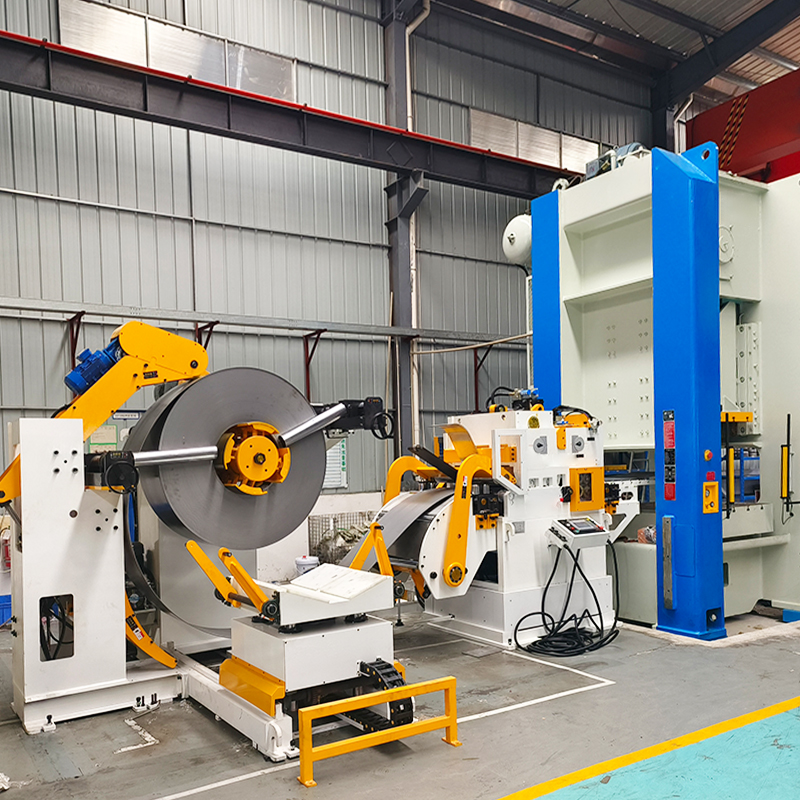 Servo Leveling‐Feeding with Swing Shear & Palletizing Line