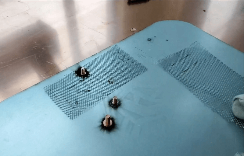 Welding of wire mesh and screws