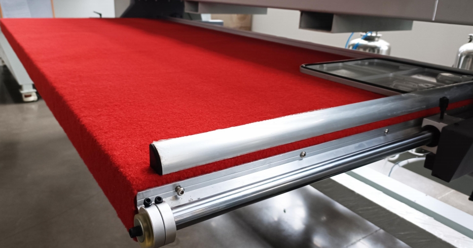Pull-out workbench-polyurethane foam machine